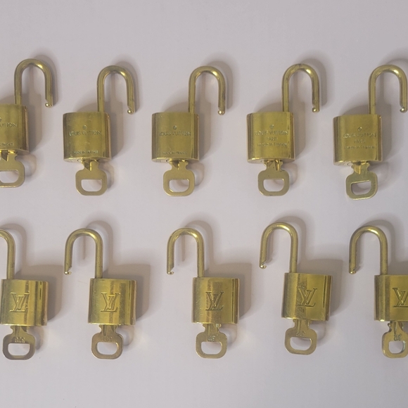 Louis Vuitton Lock & Key in Mint Condition, sold indivually - Picture 4 of 6